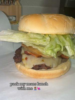 pineapple burgers & leftover pozole moment #fyp #cookwithme #packlunch #bf #erikaavalos #ily 