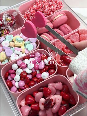 Valentines candy restock 🌸🎀  #pink #candyrestock #candy #sweettooth #viral #snackbox #ValentinesDay #valentine #asmr #asmrsounds #organizationandrestock #valentinesdaycandy 