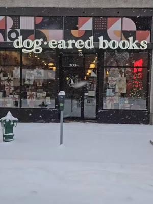 best place to be on a snow day ❄️ #snowday #snowyview #winterwonderland #cozyreading #readersoftiktok 