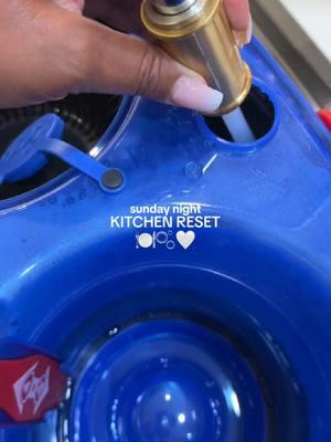 Sunday night feels better with a fresh start!🌙✨ Watch how @nowitsclean transforms her space with the RinseClean Spin Mop and PACs Hard Floor Cleaner for the perfect week ahead. Anyone else love that clean-slate feeling before Monday arrives? That's what we call starting your week #OCedarClean!