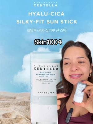 #greenscreen ☺️ Comenzamos el año con esta marca Coreano de Skincare 😍. Se llama @SKIN1004 Official ☺️.  . . . #skin1004 #skin1004 #centella #hyalucica #sunstick #sunscreen #kbeauty #rollonbeauty #koreanskincare #skincareroutine #skincaremusthaves #mabellrodriguez #mabelltips #nr 