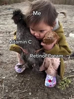 When your best friend has feathers and a beak 🐔💖 🎞️: @mamasoli_go #skincare #vitaminc #retinol #skincareessentials #lilyananaturals