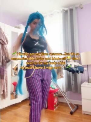 I will probably order a #dokidokicosplay costume later…bc this one is from Amazon and it so stiff in the pants and itchy and the top not holding anything…:((( But at least I have 2 wigs now (bc it cames w a wig, and later I will style it!) 🤷🏻 #jinx #jinxarcane #jinxleagueoflegends #leagueoflegends #arcanecosplay #uncomfortable #dissapointment 