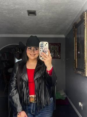 Empezamos el año con un Jaripeo ❤️🐮 #2025 #viralvideo #viraltiktok #fypシ゚viral🖤tiktok #paratiiiiii #fypシ゚viral #jaripeo #htown #villareal #amistades #slp 