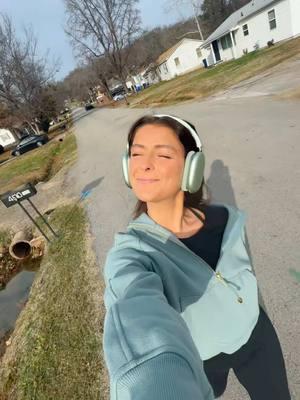 favorite part of my day!! what’s your go to worship song?? #creatorsearchinsights #hotgirlwalk #Running #walking #worshipmusic #christian #christiantiktok #atthealtar #talktogod #worshipmusic #2025 #newyear 