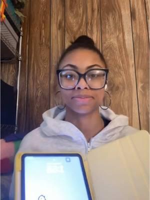 i know some of yall got ipads for christmas, so i wanted to give you an idea on how i set mine up for college 🙂‍↕️.  . . #CapCut #fy #fyp #foryou #foryoupage #college #collegestudent #blackcollegestudent #blackgirl #tiktok #contentcreator #blackcontentcreator #ipad #ipad10thgen #yellowipad #ipadaesthetic 