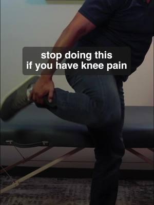 Stop doing this stretch if you have knee pain 🙅‍♀️ #kneepain #stretches #mobility