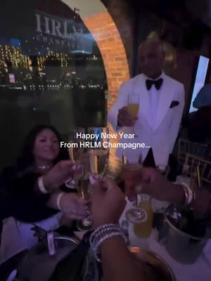 Had an amazing time on New Year’s Eve  . . . . . #djkingkauso #hrlm #ronbrowz #timeoutmarket #nye2025 #dumbobrooklyn #dumbo #nyc #nightlife #djraysuave #nye #champagne #usa_tiktok #dj #transition 