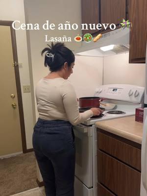 Vlog de nuestra cena de año nuevo 🪅 no lo había subido 😩  #añonuevo #añoviejo #cena #cocinando #lasaña #coking #foryoupage #fyyyyyyyyyyyyyyyy #latinas #mexicana #comida 