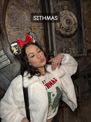 If you don’t want to be at Disney, don’t sit with us lol 😝❤️✨🤭  #disney #disneyland #starwars #sithmas #holidays #merrysithmas 