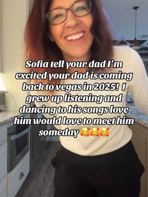 @Sofia Richie Grainge would LOVE to see your dad in concert at the WYNN in 2025 and meet him can you help a momma get out of the kitchen?!! 🥰🙏 #please #thankyou #sofiarichiegrainge #lionelrichie #dance #newyear #lasvegas #2025 #wynnlasvegas #encoretheater