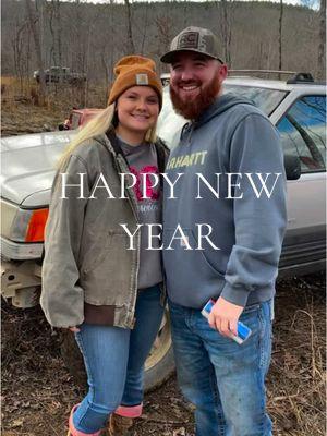 Happy New Year! 🎉🖌️👩🏼‍🎨 #MamaPaintz #SmallBusiness #HandLettering #PaintingPottery #DayInTheLife #BirthdayPlates #ArtStudioOwner #PaintWithMe #GiftIdeas #Jeep #JeepRiding #northwestalabamamountainride 