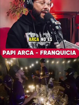 “LA LIBRETA” REACCIONA A LA FRANQUICIA DE ARCÁNGEL 🔥🖊️ 2025 arranca con fuego, y Papi Arca no vino a jugar. 💣 La Franquicia, el intro de su disco Papi Arca, es un statement necesario para el género. 🎶🔥 Anuel no se salvó: barras directas, mensajes afilados, y un claro recordatorio de que Arcángel sigue siendo un maestro en la tiraera. 🐐💥 Pero eso no es todo. ⚠️ Arca llevó un mensaje claro: sí se puede triunfar, pero con las reglas bien puestas. 💼🔫 Utilizando armas legales en el video, demuestra que todo se puede hacer si se hace bien y sin mirar por encima del hombro. 📜✅ Además, les dejó saber: “Estas armas cuestan, son mías, y son legales.” 💰💪 Arcángel retó, se montó en el beat, y dejó claro que sigue siendo el verdadero referente de la calle. 🌎🔥 Este intro es solo el comienzo de lo que promete ser un año explosivo para el reguetón. 🚀✨ ¿Qué opinas de este mensaje de Papi Arca? 👇 Déjame saber en los comentarios. 💬📲 #LaLibreta #Arcangel #LaFranquicia #PapiArca #Tiraera #Reggaeton2025 #LaCalle #Anuel #MusicaUrbana #TrapLatino #LaLibretaReacciona #LaIndustria #FuegoEnElBeat 🔥🖊️