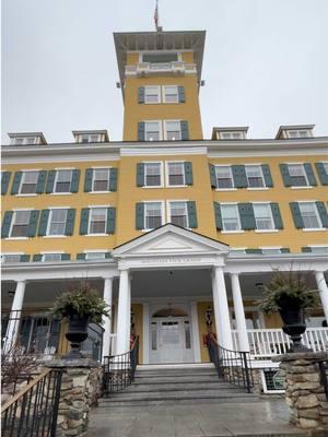 first impressions + tour of my resort in New Hampshire!!  i’m staying at the beautiful and historic Mountain Grand View Resort & Spa for my first solo trip of the new year, and i’m already in love 🥹 #resort #firstimpression #newhampshire #solotrip #resortreview 