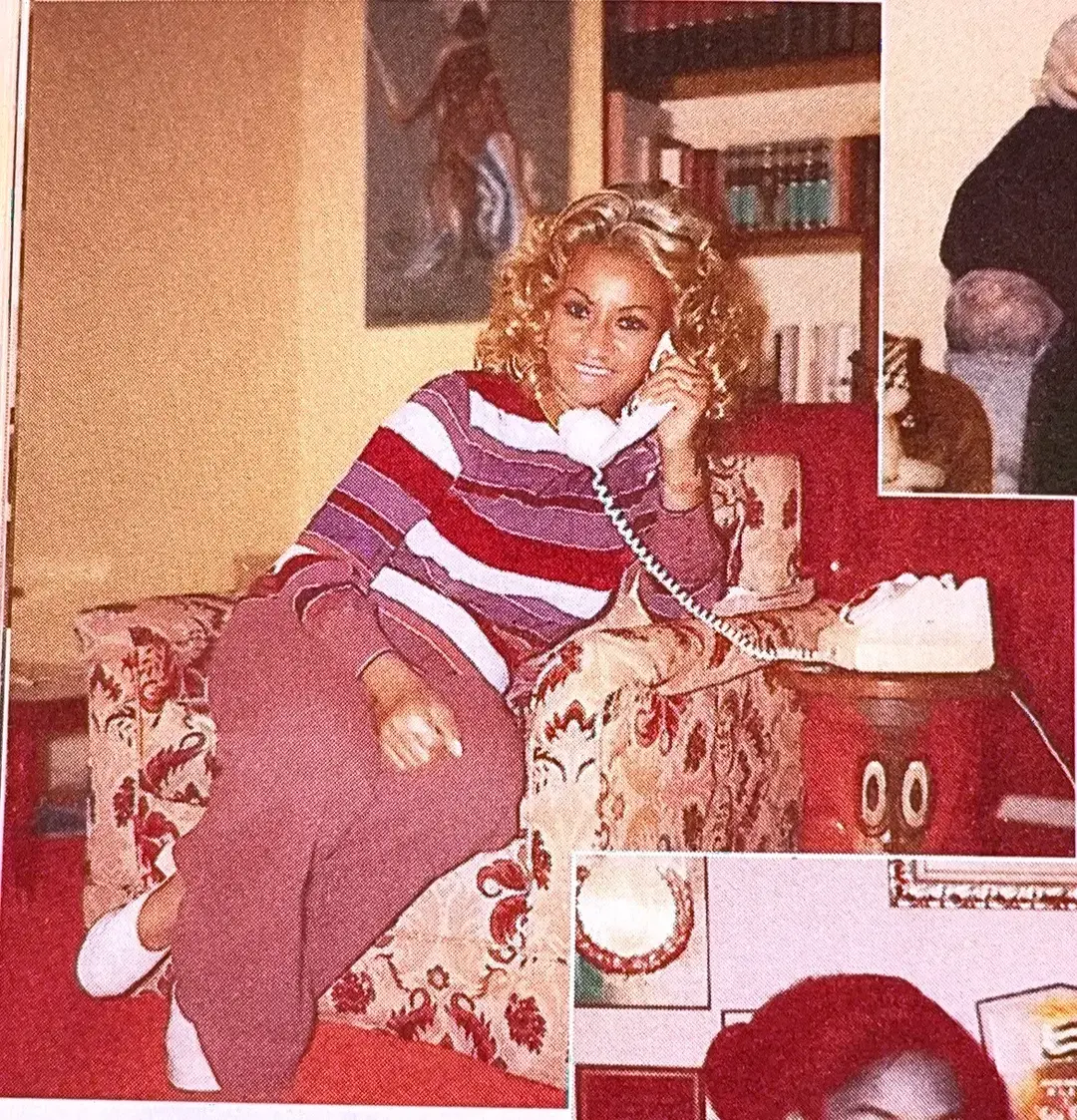 ¿Estamos preparados para las sorpresas que nos esperan para la celebración del centenario de Celia? Foto: Celia aparentemente relajada mientras habla por teléfono en su casa en México en los años 70. Foto coloreado por mi. Todo cortesía a Omer Pardillo y sus archivos de Celia. #celiacruz #parati #foryoupage #tiktokmexico #tiktokpuertorico #celiacruzlegacyproject 