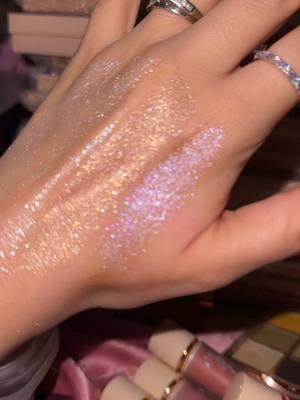 Ok but this glitter is one of my favorite products at my store! #mua #makeup #makeuphacks #beauty #latina #newyear #glitterlover #mikaylanogueira #caligirls #cosmetics #tiktokmademebuyit #cosmetics #makeuphacksforbeginners #affordablemakeup #latinaowned #latinamakeup 