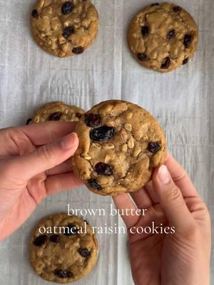 Replying to @Brianna brown butter oatmeal raisin cookies! not the biggest fan of raisins but I know some of my friends are! 😌 how do you feel about oatmeal raisin cookies? Yay or nay? #oatmeal #oatmealraisin #oatmealraisincookies #brownbutteroatmealcookies #cookierecipe #bestcookierecipe #oatmealcookies #cookies #baking 