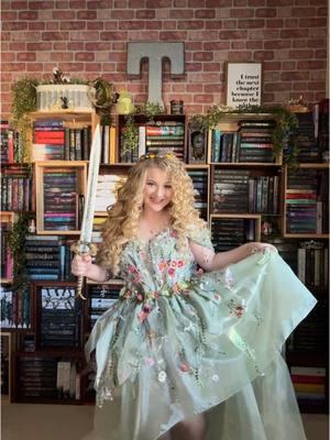 I dress like a character from a fantasy novel 📚🧚✨ #BookTok #fantasyworld #fantasybooks #humor #fantasybooktok #fantasyromance #romantasy #romantasybooks #fantasytok #fairydress 