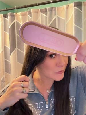 I straightened one side of my head in ONE PASS!!! @TYMO BEAUTY US What kind of magic did you use on this straightening comb?!?! #tymobeauty #tymostraightningcomb #tymo #us 