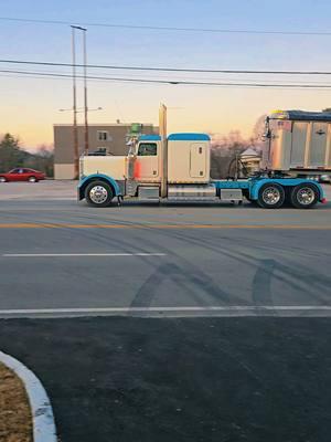 @Shawn N Jen lookin large #peterbilt #379 #catdieselpower #hustlehard #dumpbucketmafia #easternkycoalhaulers #coalbucketoutlaw #leftlanegang #10lugthug #chickenlightsandchrome 