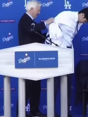 Dodgers' New Star: Teoscar's Home Run Brings Championship Vibes! Experience the electrifying journey of Teoscar Hernandez with the LA Dodgers! From his impactful home runs to his heartwarming cultural exchange with Shohei Ohtani, witness his crucial role in the Dodgers' championship victory. This video captures the excitement, the celebrations, and the undeniable impact of a true star. #LADodgers #TeoscarHernandez #MLB #WorldSeries #HomeRun #DominicanBaseball #BaseballHighlights #ShoheiOhtani #ChampionshipSeason #LAsports