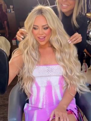 New Year, new hair, same effortless glam 🎆 @hairbyvanessawehbe turned @oliviaa_walker into a total stunner with 24’’ Silk Seam in Pearl Blonde Highlight 😍 Shop clip-ins the link in our bio 🎉 #bellami #bellamiclipins #clipins #clipinhairextensions #hairextensions