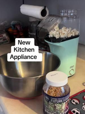 How did I go so long without an air popper? This is so much easier and faster than making it on the stove. #popcorn #airpoppedpopcorn #airpopper #healthysnack #Foodie #christmasgift #kitchentok 