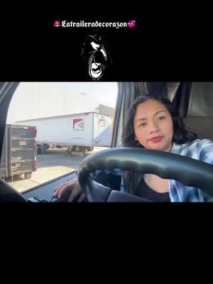 Forklift Driver se me atraviesa y mirando que voy de reversa 🙄. Dios te bendiga. #viralvideo #femaletrucker #truckertiktok #traileras #troqueras #mujereschingonas🇲🇽🇺🇸🇬🇹🇸🇻🇨🇴 #trailerahispanausa🇺🇸 #Lastrailerasperronasdecalifornia #myjob #mitrabajo #detodo503🇸🇻 