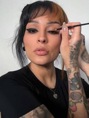 Wing liner with Black Onyx pencil by @meltcosmetics   No it doesn’t smudge !🫶🏼 #wingeyeliner #winglinertutorial #wingliner #latinamakeup #makeupartists #fypage #maquillage #meltcosmetics #alttok #latina #Eyeliner #besteyeliner 