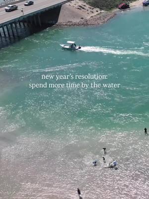 Beach day 👏 waterfront dining 👏 fishing 👏 another beach 👏 water sports 👏 📷: @rollerskateruby @datingaroundthebend & Nathan Epling #CorpusChristi #CCTX #GulfCoastCapital #beach #newyearsresolutions #2025goals #travel