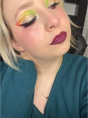 Graphic liner and bright eyeshadow #colorfulmakeup #makeupcontent #dramaticmakeup #colorfuleyeshadow 