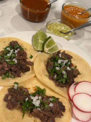 Barbacoa de Res Tacos de Barbacoa  Tacos de Cachete 🐄🥩  Beef Cheek Meat Recipe Beef Cheek Tacos  Receta de Tacos de Cachete de Res  Yo solamente use Cachete Para marinar la Carne vas a licuar una cabeza de Ajos unos 12- 15 ajos , una Cebolla , Sal al gusto y poquita agua  Dejas marinar por 30 minutos a una hora  Después de Marinar cocinas al vapor con Hojas De Laurel a temperatura baja por unas dos horas o hasta que esté bien suavecita 🤗👩🏻‍🍳🤍#bmgrecetas #tacos #tacosdecachete #tacosdecachetederes #tacosdebarbacoa #tacosmexicanos #tacosderes #cocinado #recetas #parati #paratii #faciles #recetasfaciles #recetasfacilesricas #recetasalvapor #recetadebarbacoa #recetadetacos #mexicantiktok #mexico #mexicotiktok #mexicotacos #fyp #fypシ゚viral #foryoupage #beefcheek #beefcheekrecipes #beefcheektacos #beefcheekmeat #foryoupage❤️❤️ #quickrecipes #mexicantacosrecipe #mexicanfood 