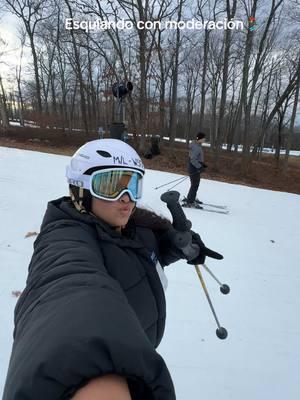 Es que apenas aprendi amigos🤣⛷️🙏 #ski #esquiando #poconos 