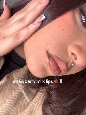 strawberry milk lips 🍓🥛 #lipcombo #makeup #strawberrylips #fyp 