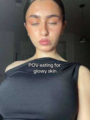 Taking care from inside ✨ eating like this gets me glowing #eating #eatingfood #glowy #glowyskin #skincare 