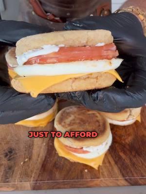 The McConomy breakfast sandwich  This is meal prep 101 and class is in session. What you’re going to do is preheat your oven to 375, distribute 300g of egg white into a muffin pan with 6 slots. (Use olive oil spray) cook your eggs for 10-12 minutes or until firm. Cook 18 slides of Canadian bacon, toast your low calorie English muffins. Add 6 slices of velveeta to melt and If you have room in your calories add 1/2 tbsp of 1/3 reduced fat cream cheese with ranch seasonings as a sauce ti your bread. My macros broke down as : 200 cals, 30g protein 28 carbs 5 fat 174 recipes to help@you shred in a tasty way  #healthyeating #mealprep #breakfast #breakfastsandwich #EasyRecipes #highproteinmeals #fitnessfood 