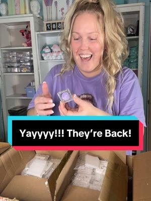 I am so happy. Hope to have the listing posted by tomorrow (tonight if I can!) ahhh!! 🥰 #multichrome #multichromeeyeshadow #viralmakeup #musthavemakeup #makeupunboxing #makeup 