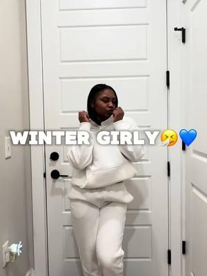 Baby count on me to have every color cause Atlanta is COLD asl😂😂 #fypシ゚viral #foryoupage #BlackTikTok #tiktokmademebuyit #blackgirlluxury #TikTokShop #joggers #joggersets #viraltiktok #viraltwopiece 