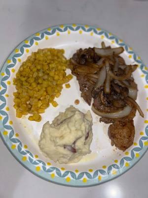 Steak 🥩 dinners 😋 #cookwithme #steak #garlicmashedpotatoes #corn #medium 🥩 #fy how do you like your steak cooked? Don’t come for my paper plates. 😩😂