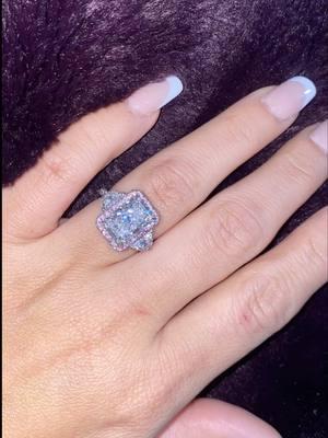 Ringing in the new year 💍🤍🥂👰🏽‍♀️ #engagementring #engagedtiktok #engagmentringinspo #radiantcut #diamondhalo #bridetobe #engagementrings #pinkdiamond #pinkengagementring 