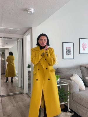 The COLOR are you kidding me?! 😻😻 #spotlightfinds #ttsstarcreators #newyearnewaura #starcreatorcompetition #tiktokshopholidayhaul #tiktokshopyearendsale #closetmusthaves #trenchcoat #longcoat #yellowcoat #longjacket #dresscoat 