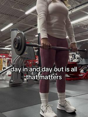 Each person brings unique qualities and perspectives to the world, and that individuality is valuable💝#legday #workoutmotivation #lift #womenwholift #40overclub 