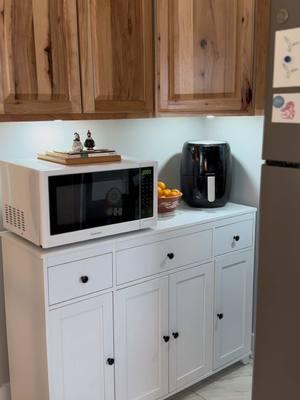 I love living in a small home but the clutter can pile up quickly. So happy with this kitchen organization upgrade 🥹🫶 so so so much better #smallkitchen #smallkitchensolutions #kitchenorganization #kitchenorganizing 