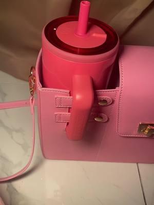 #pink #pinkgirl #pinkgirly #tumblr #tumblrgirl #waterbottle #waterbottlebag 