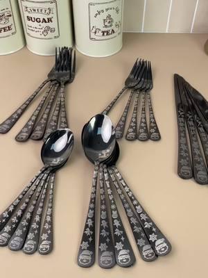 Doshwasher safe and scratch resistant! #gothicflatware #halloween #silverwareset #flatwareset #tiktokshopblackfriday #tiktokshopcybermonday #spotlightfinds 