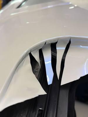 Avoid having ripped corners on your sunroof!!!!#vinylwrapping #vinyl #vinylwraps #carwrappings #carwraptips #carwrappingschool #cars #cartok #carwraps #carwrapschool #carwrap #vinylwrap #vinylwrappingcar #carwrapping 