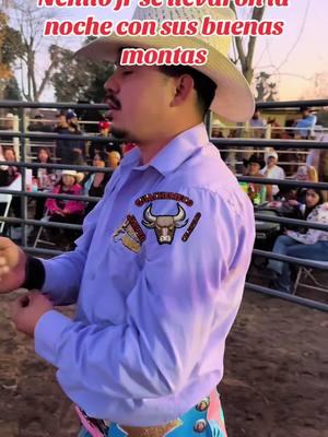 #bullrider nenedeJalisco 🆚 Gallojiro #bullrider #jaripeo_ranchero #jaripeoseason #jaripeoprofesional #jaripeooutfits #jaripeomexicano #jaripeosinfronteras #bullriders #jinetes #jinetesdelasfalto #picoriverasportsarena #bullriders #jinetemaspequeño #teamwork 