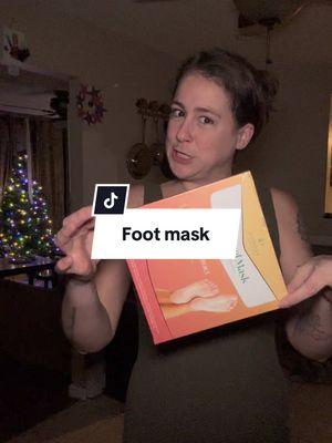 Not gunna lie I love this mask my feet peeled into new silky smoothness #footpeelmask #footmask #footpeel 