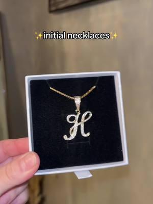 #initialnecklaces #aesthetic #blingy #giftsforher 