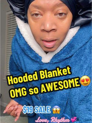 BEST GIFT 🎁 #blanket #hoodedblanket #gift #cuddlebuddy 